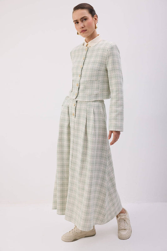 Completo in tweed con giacca corta e gonna lunga