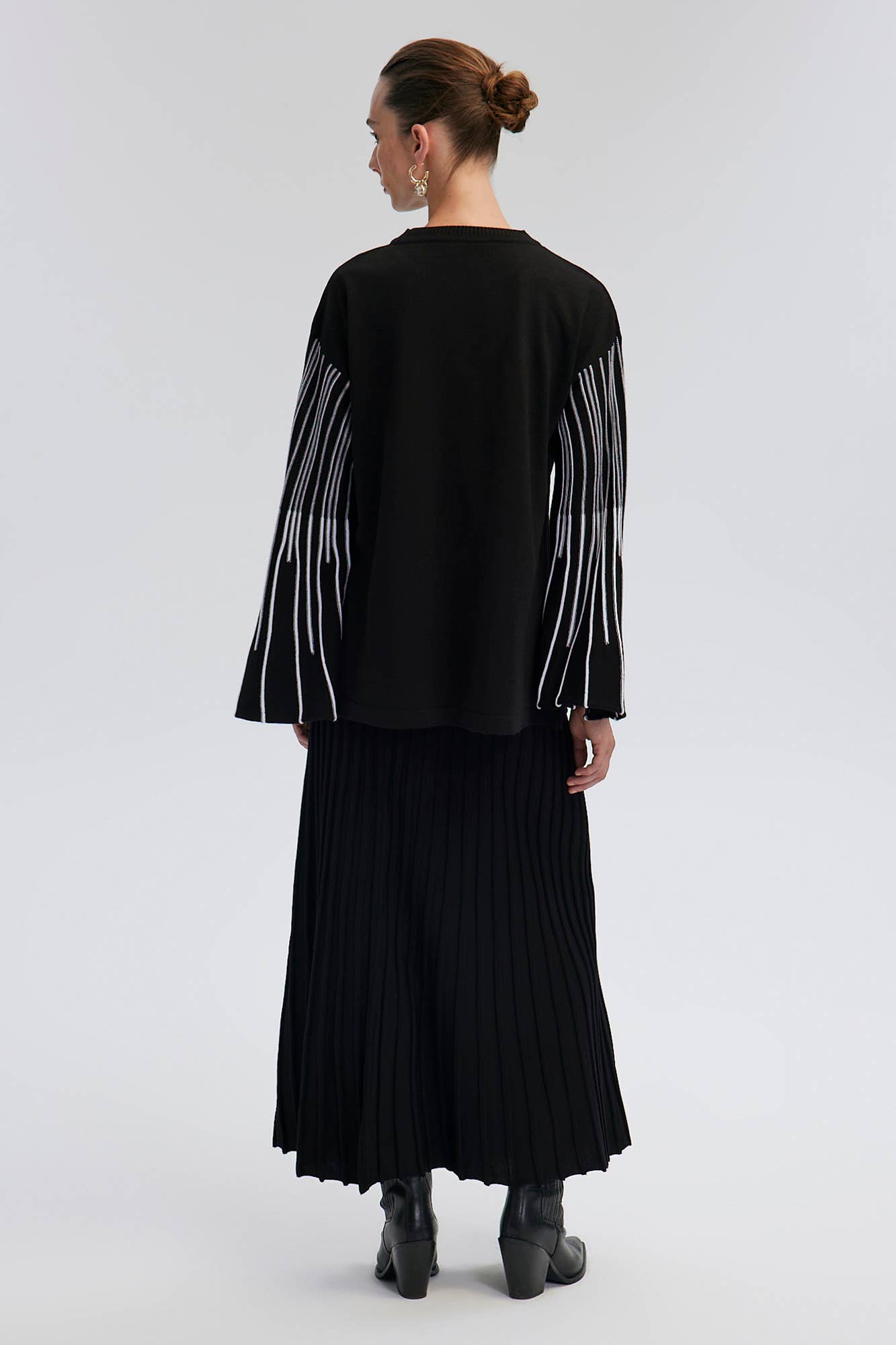 Completo in maglia con tunica e gonna plissé a righe