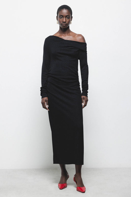 Abito lungo monospalla con scollo drappeggiato