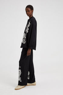 Bomber oversize nero ricamato con motivo floreale