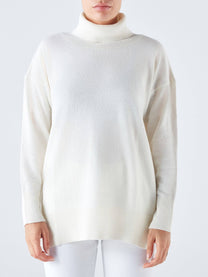 Maglione dolcevita con righe laterali