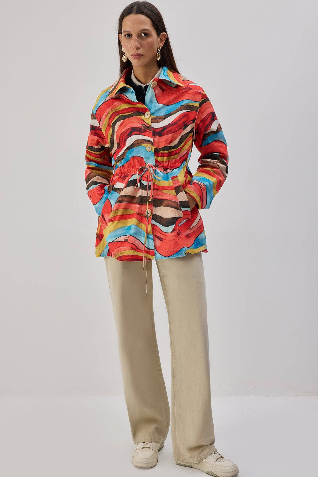 Cappotto corto con fantasia astratta
