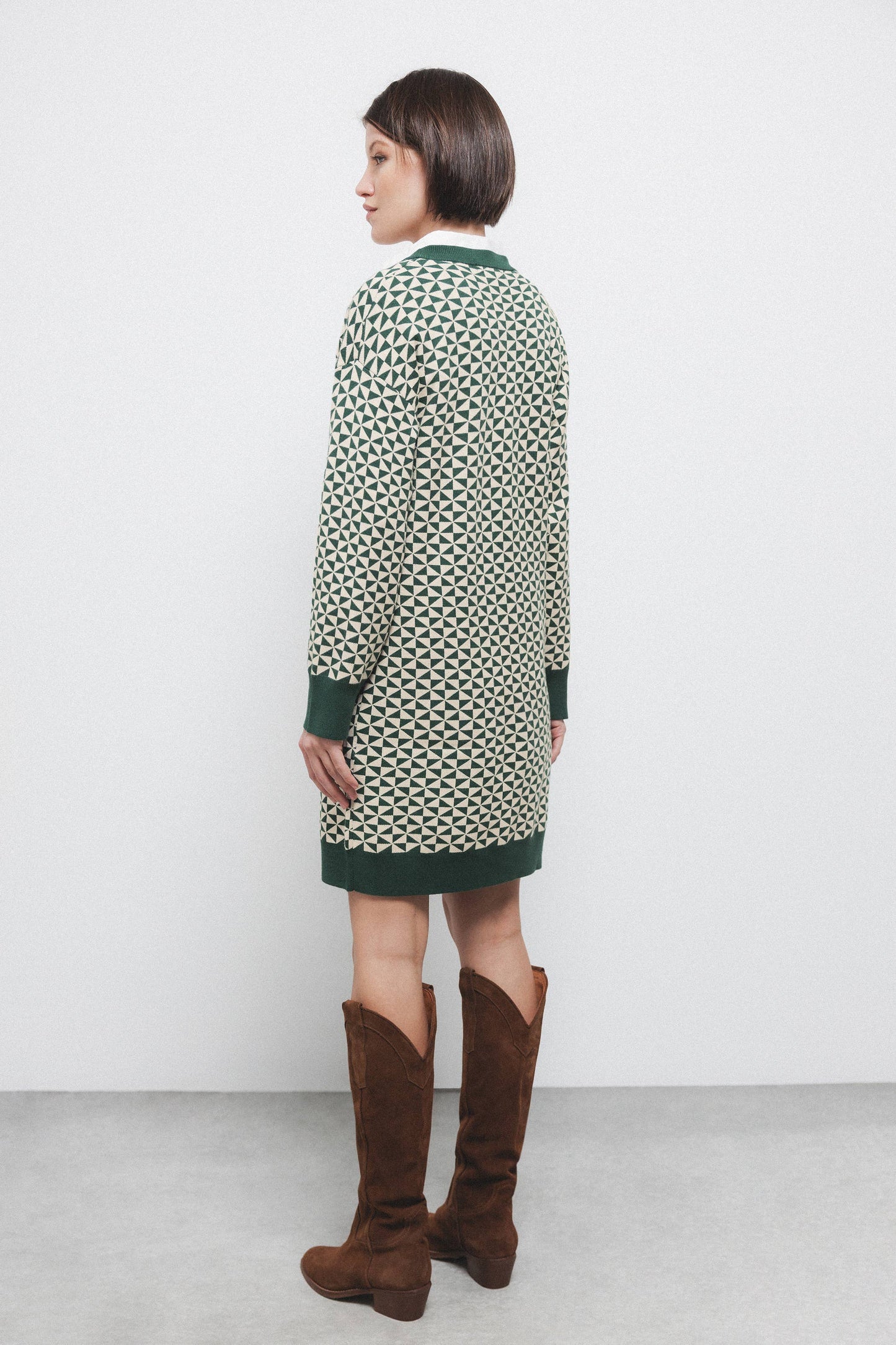 Abito jacquard con scollo a V