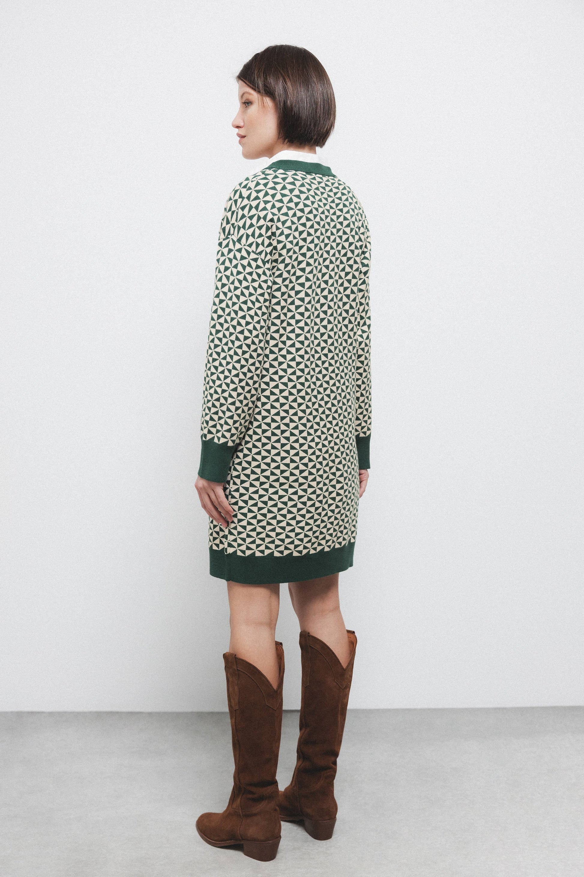 Abito jacquard con scollo a V