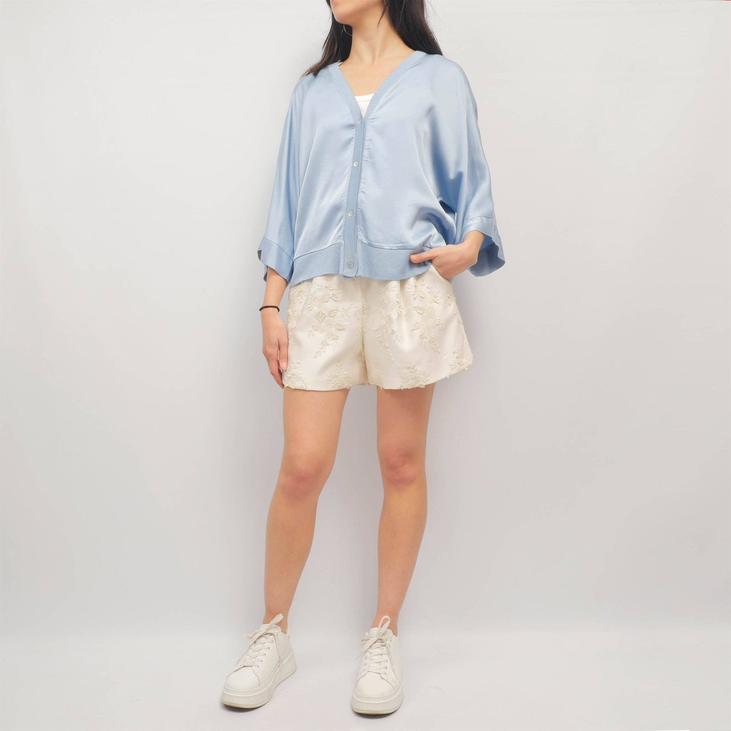 Shorts in raso con ricamo floreale