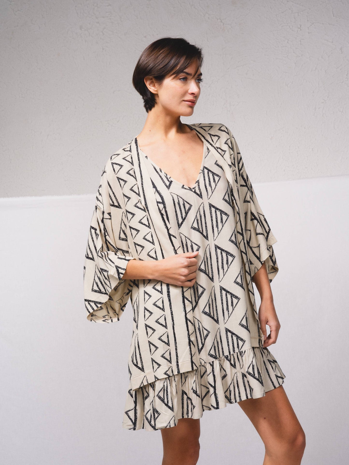 Cappotto fluido aperto con stampa geometrica