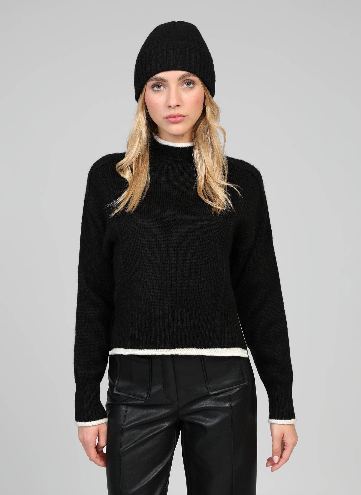 Maglione Nero Lazario a Collo Alto