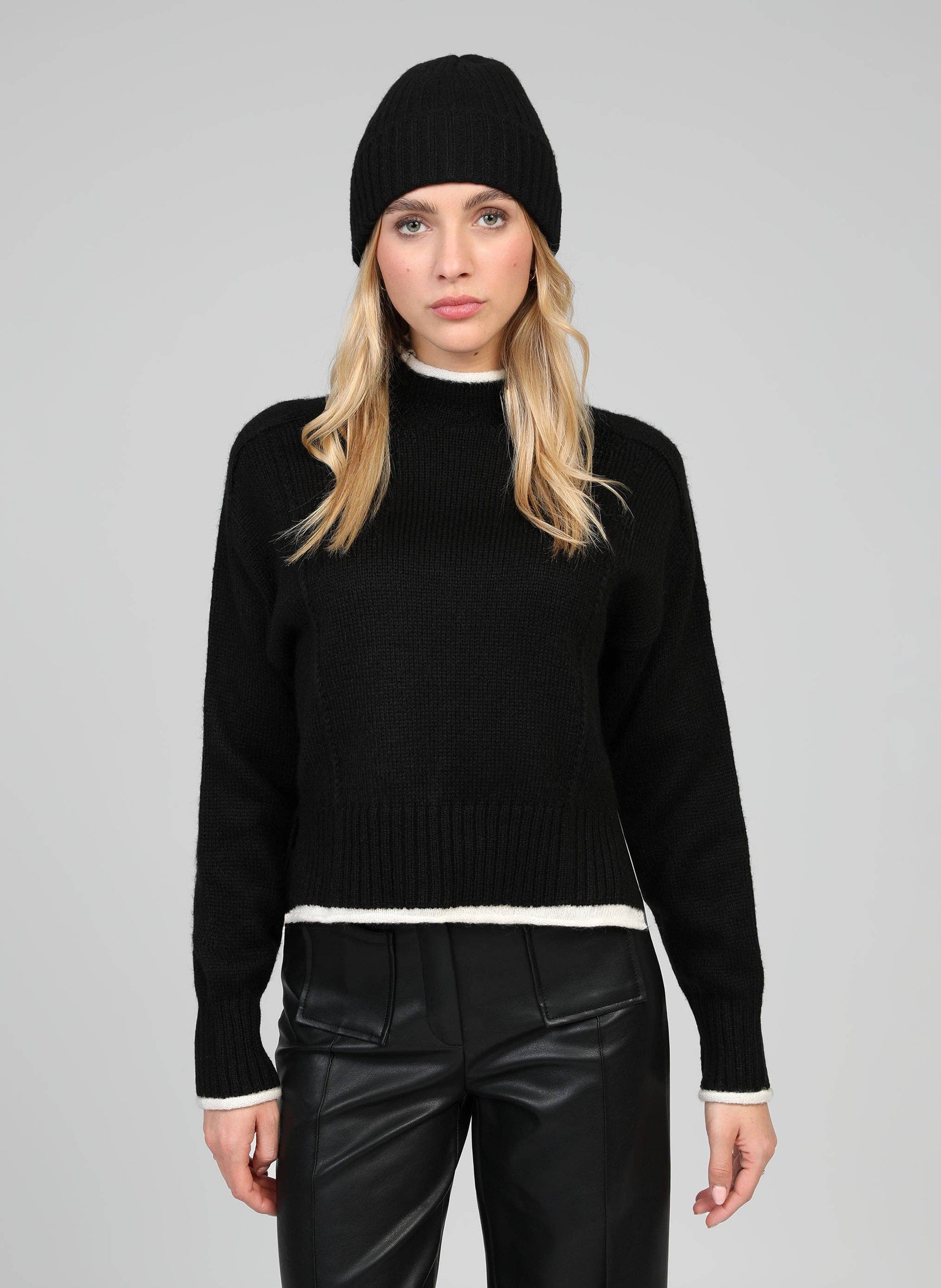 Maglione Nero Lazario a Collo Alto