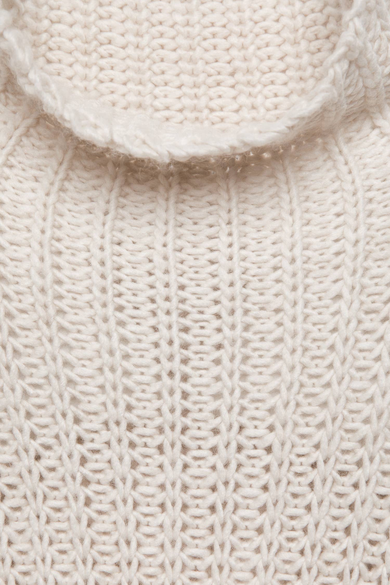 Maglione a trecce con collo alto