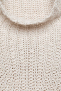 Maglione a trecce con collo alto