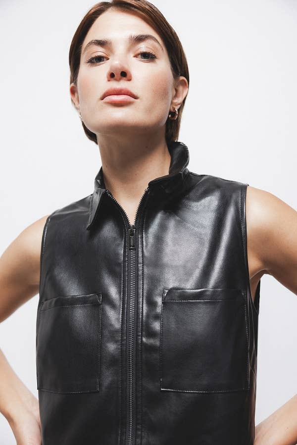 Abito corto in ecopelle con zip