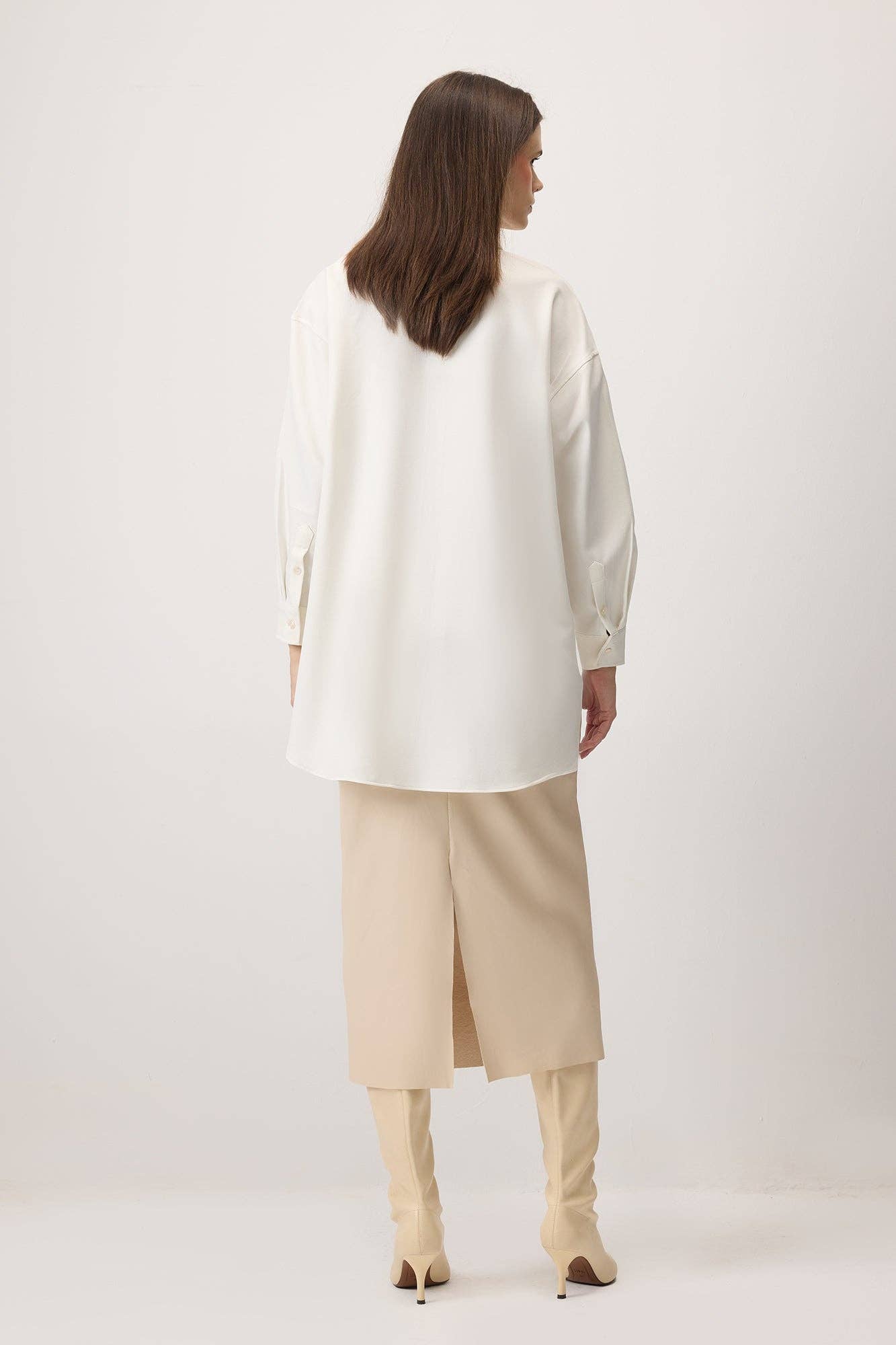 Camicia oversize ecrù a vestibilità comoda