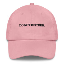 Cappellino baseball ricamato “Do Not Disturb”
