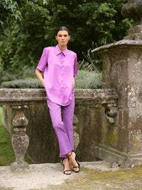 Blusa in raso con maniche corte e colletto