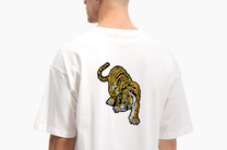 T-shirt oversize unisex bianca con stampa tigre