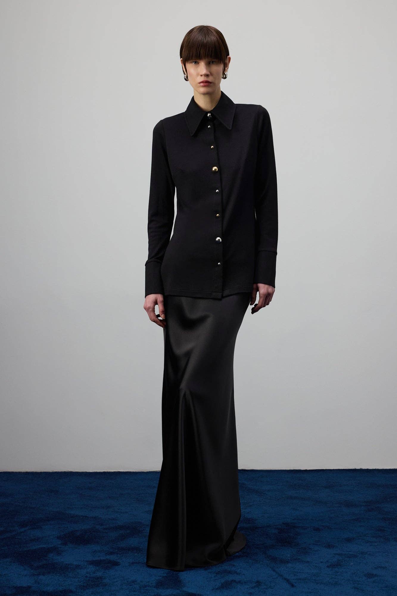 Camicia in denim nera con bottoni in metallo