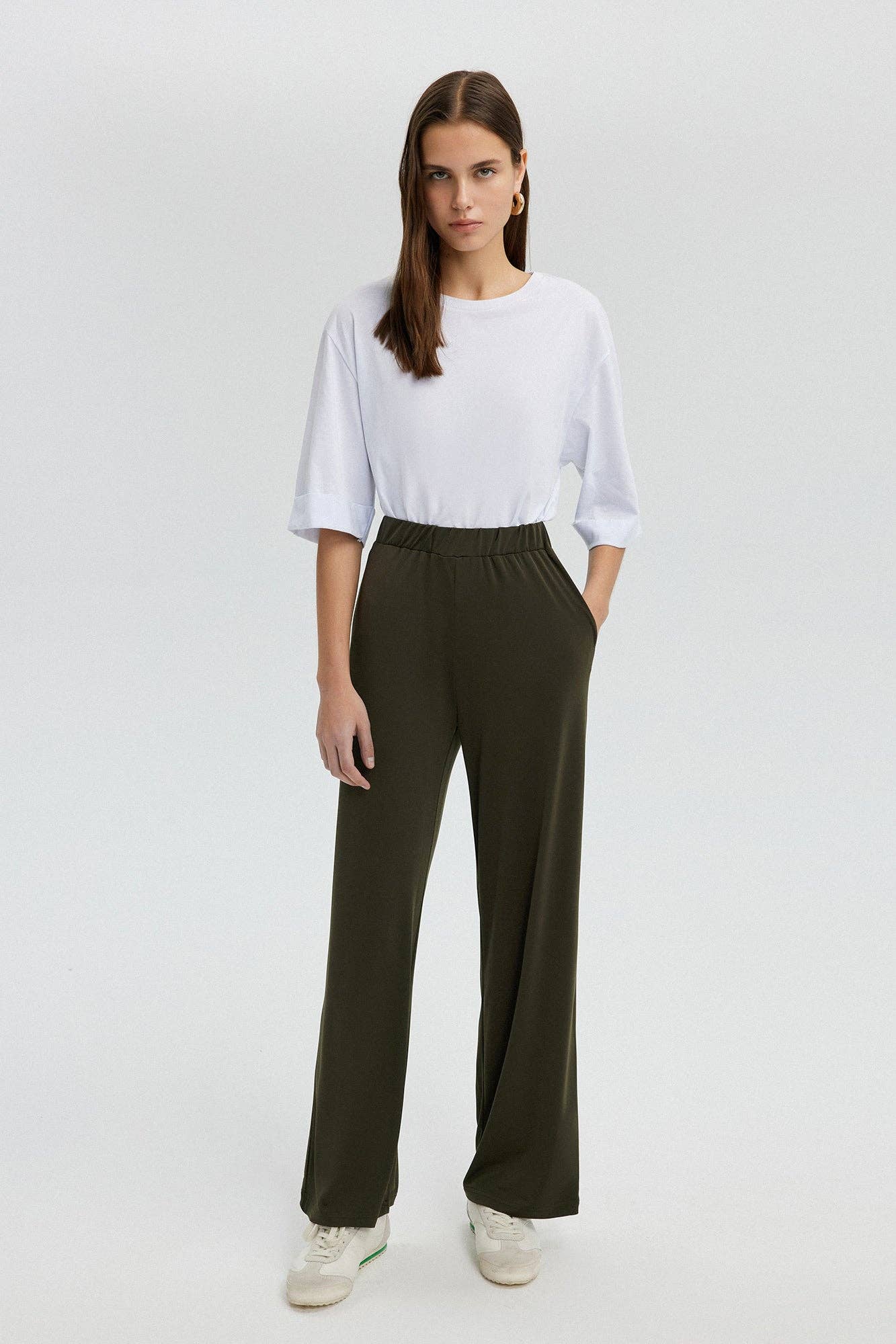 Pantaloni relaxed a vita elasticizzata color cachi