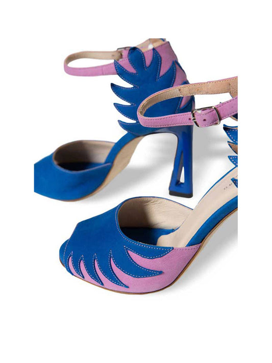 Sandali con tacco lucido e strass