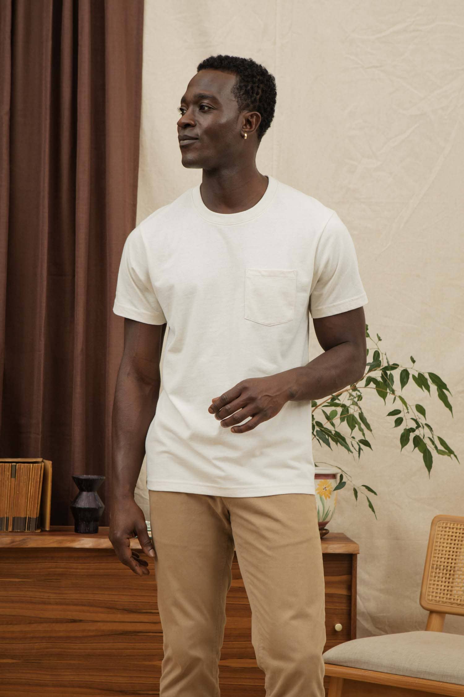 T-shirt con taschino in cotone riciclato avorio