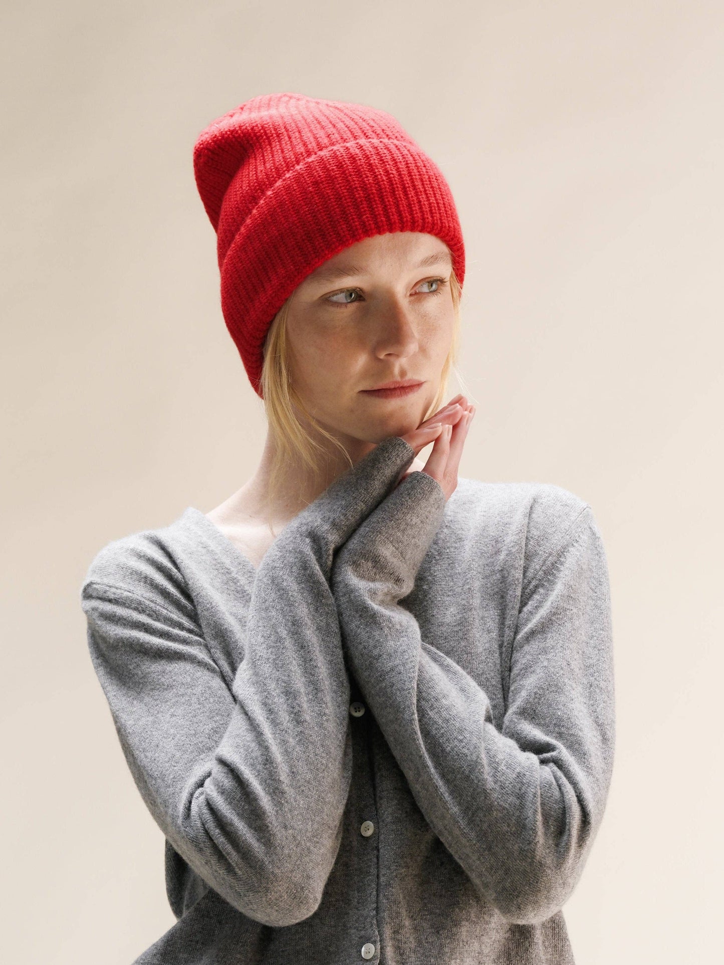 Berretto a coste rosso in misto cashmere