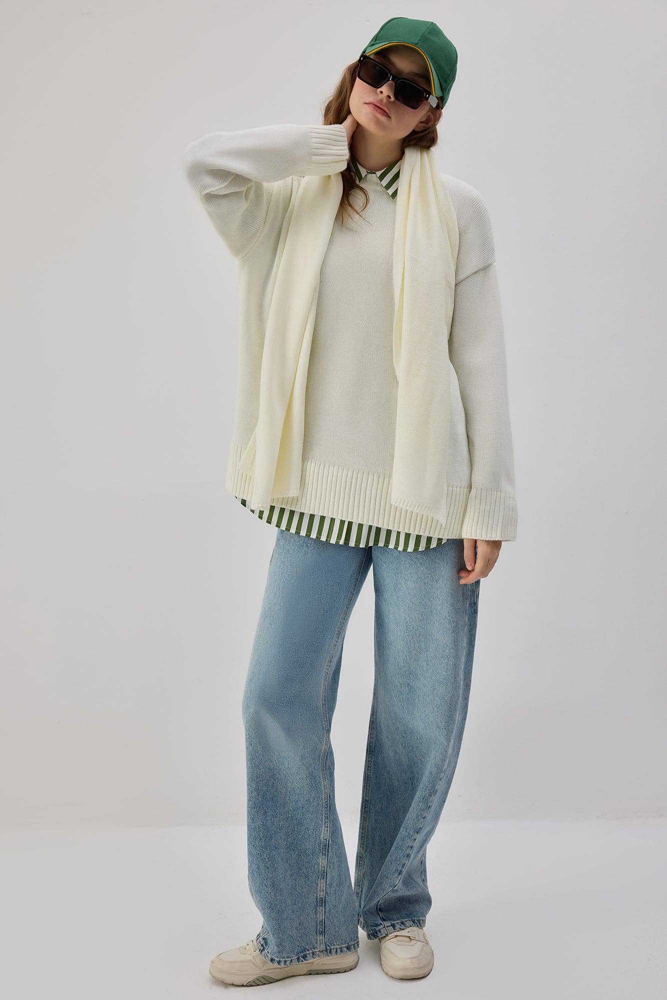 Maglione in maglia con sciarpa integrata