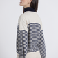 Maglione a righe bicolore con scollo a V
