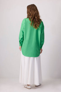 Camicia oversize verde ricamata con motivo astratto in misto cotone
