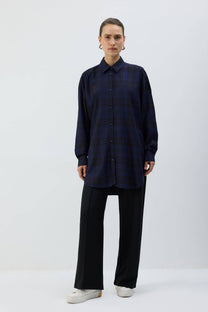 Camicia oversize a quadri blu navy in viscosa