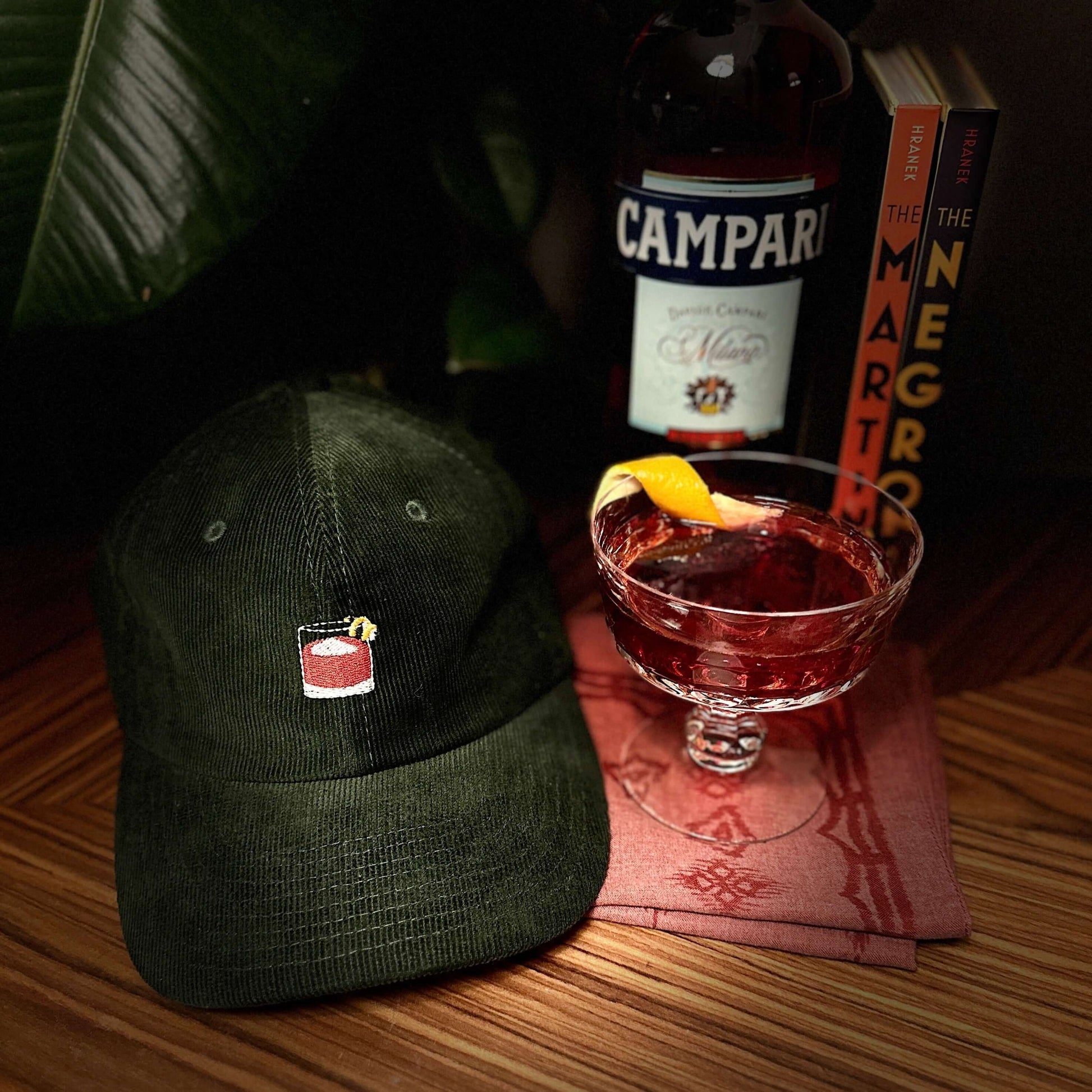 Cappello in velluto a coste con ricamo cocktail