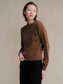 Maglione girocollo in tweed cropped in lana riciclata