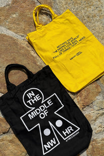Borsa tote in cotone biologico con stampa "In the Middle" nera