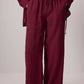 Completo in lino bordeaux con camicia con cintura e pantaloni wide-leg