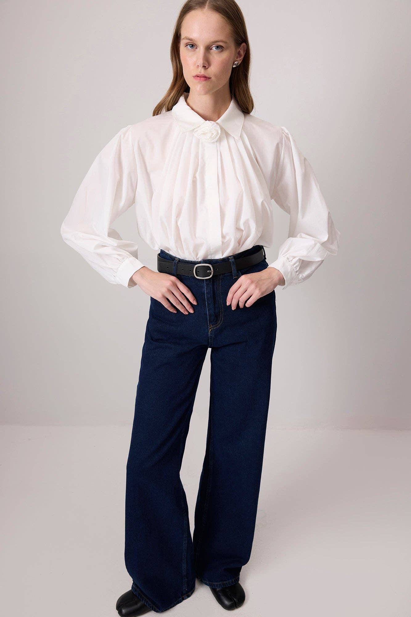 Camicia in cotone con rosellina al collo