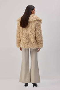 Cappotto corto in eco pelliccia beige