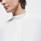 Blusa minimal con collo alto