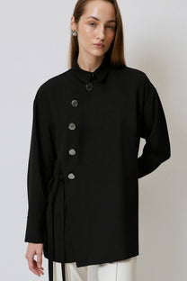 Camicia in crêpe asimmetrica con cintura
