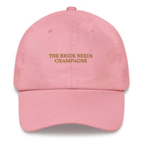 Cappellino dad hat ricamato “The Bride Needs Champagne”