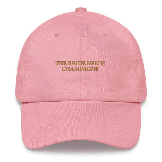 Cappellino dad hat ricamato “The Bride Needs Champagne”