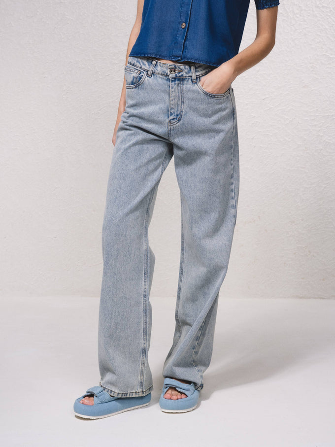 Jeans a gamba larga a vita alta