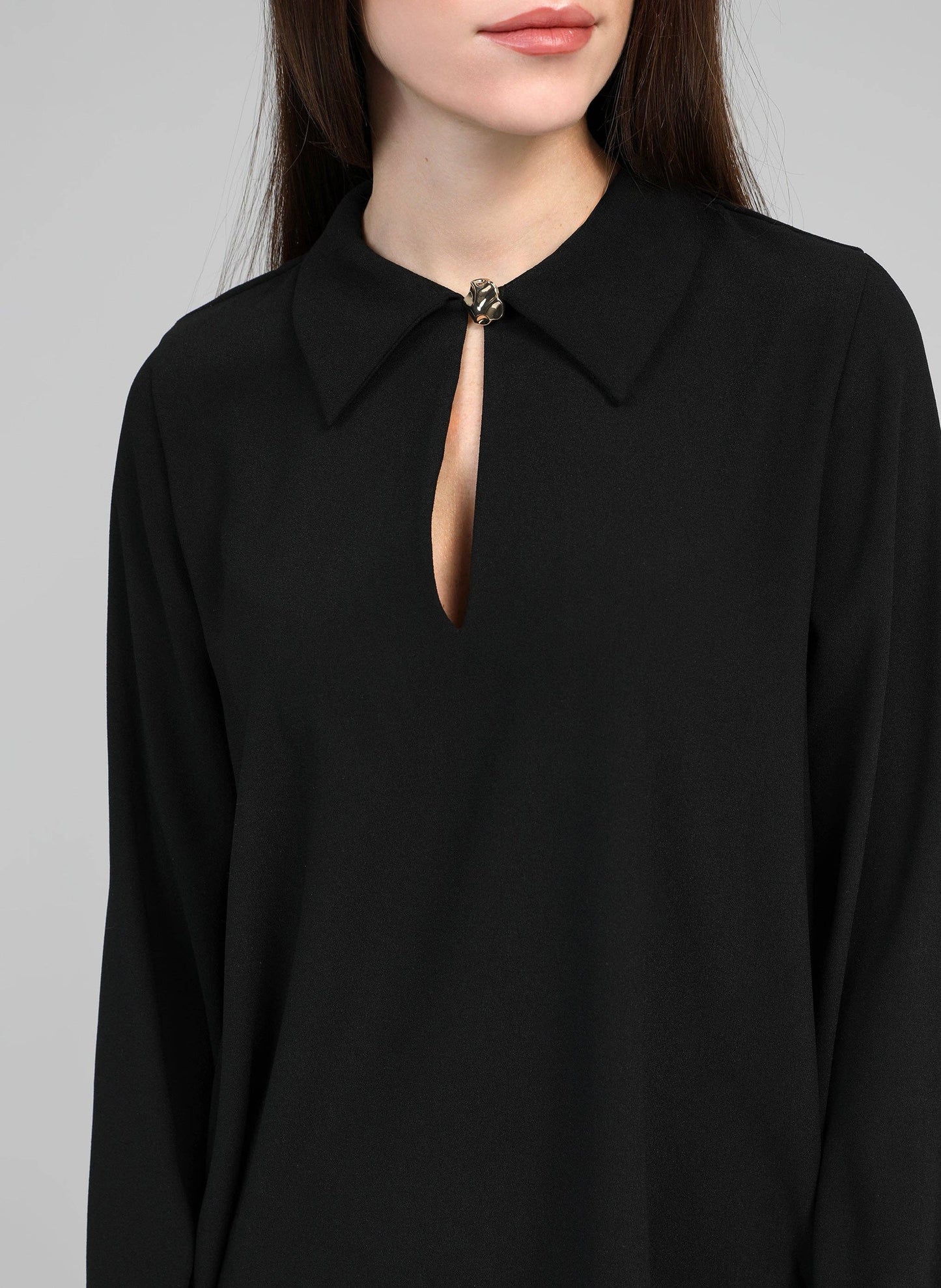 Abito corto nero in crêpe con colletto a camicia
