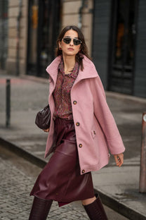 Cappotto corto in tessuto pesante con collo ampio