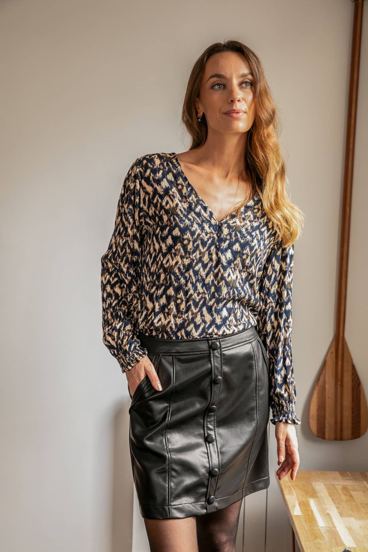 Blusa stampata Calo con scollo a V