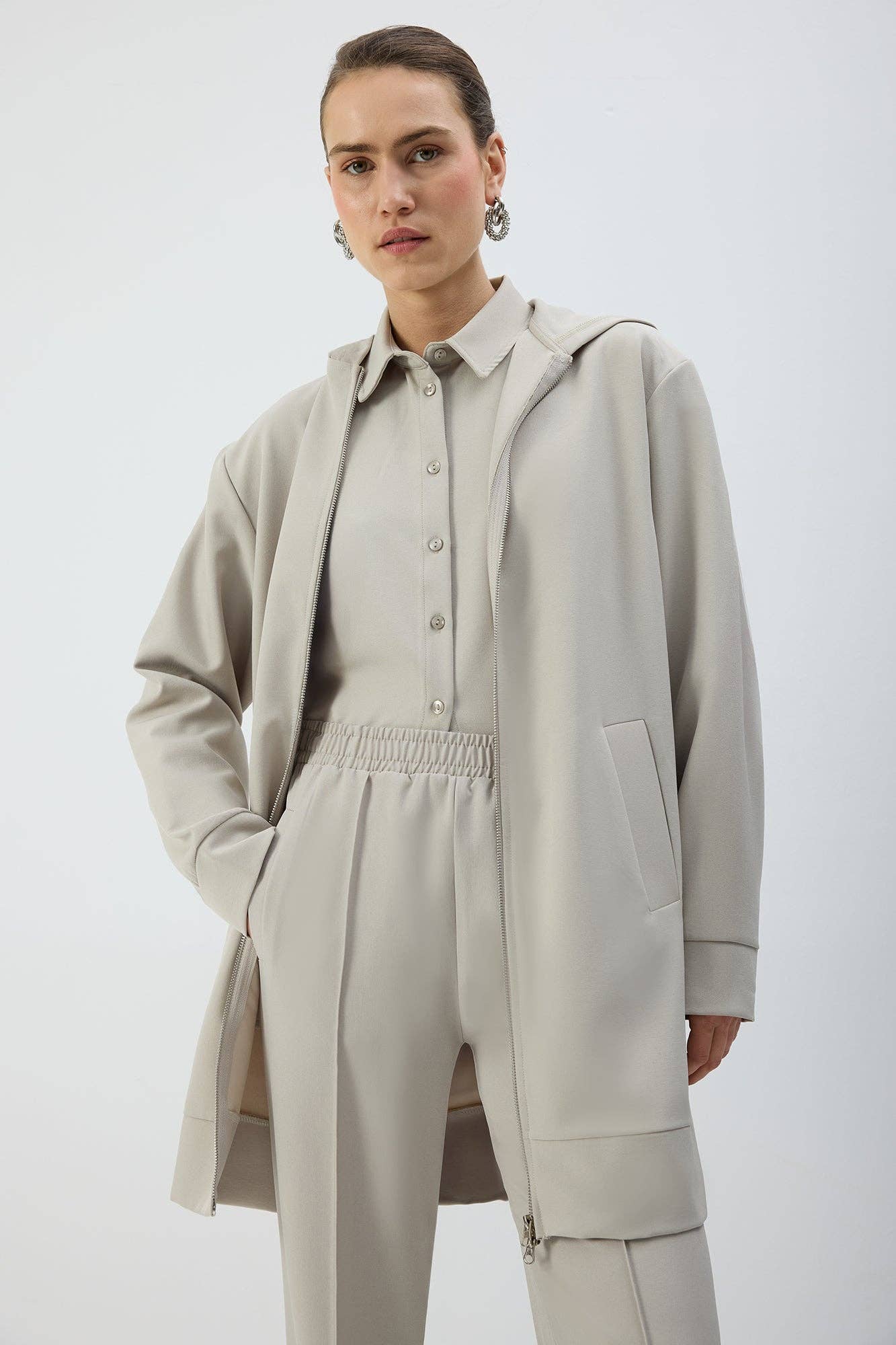 Giacca lunga con cappuccio e zip