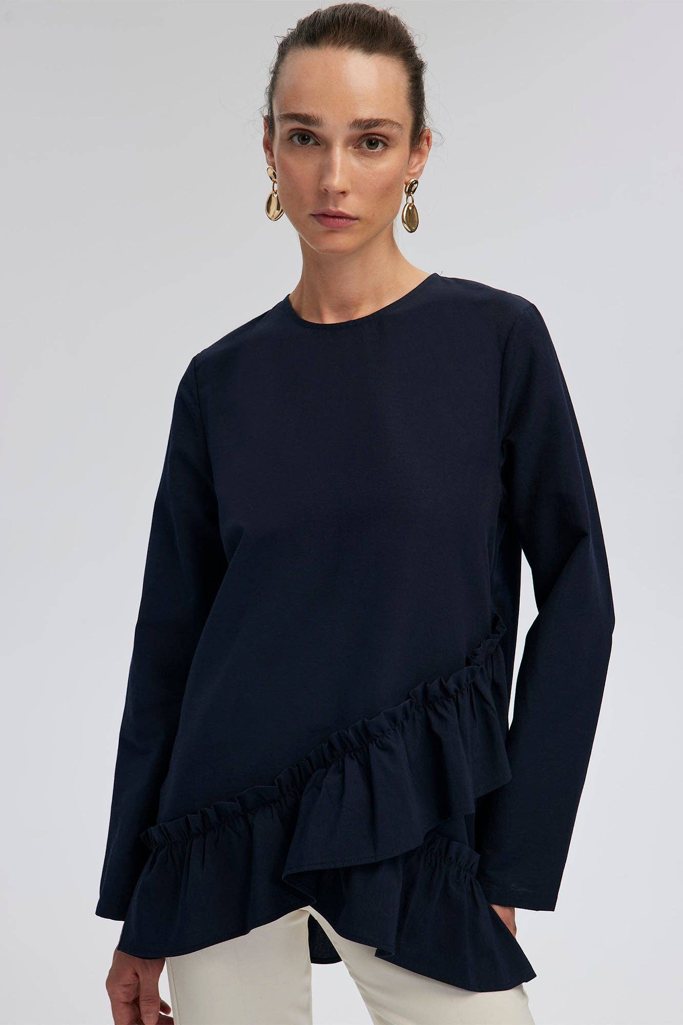 Tunica blu navy con balze asimmetriche
