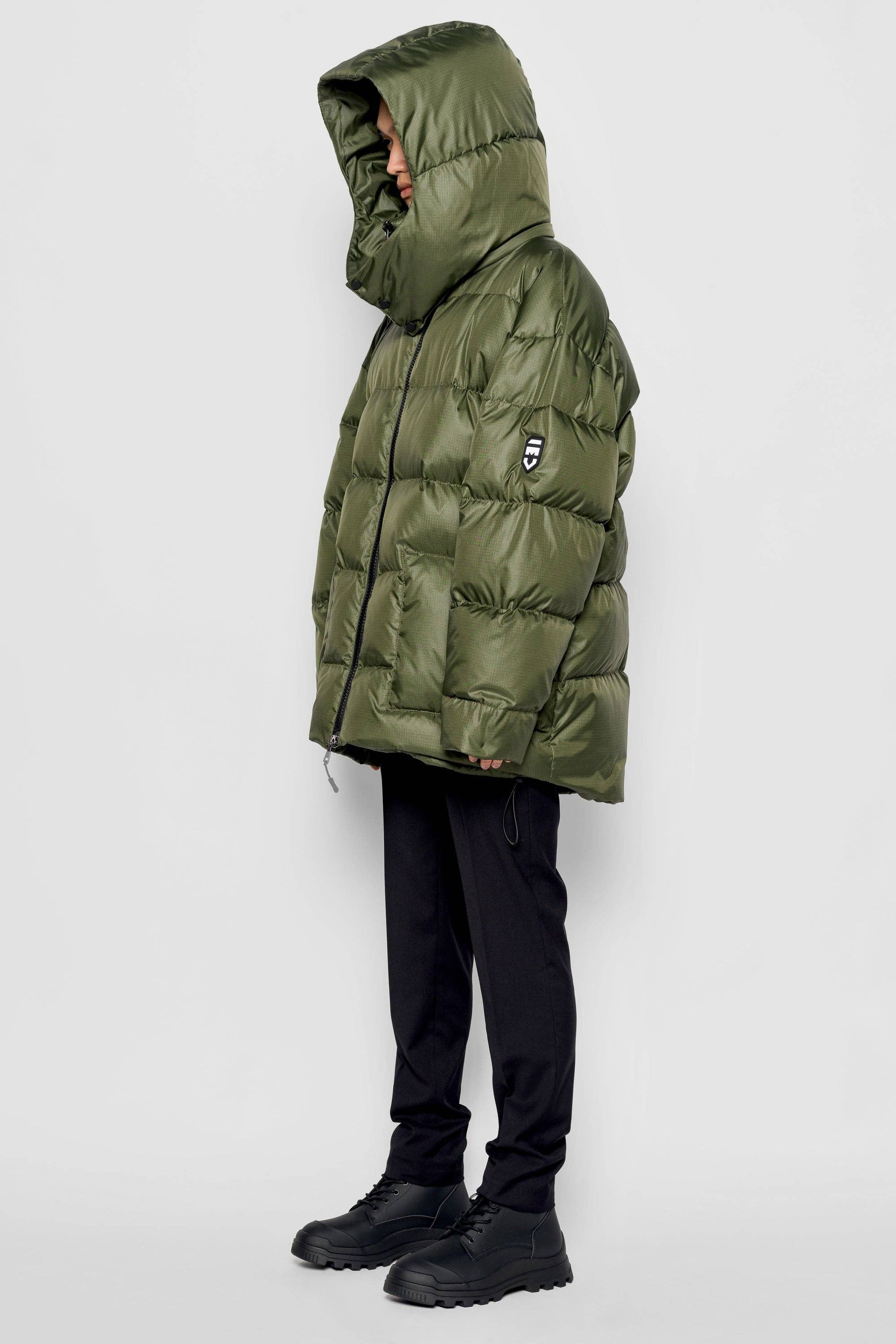 Piumino oversize Iconica verde militare con cappuccio rimovibile