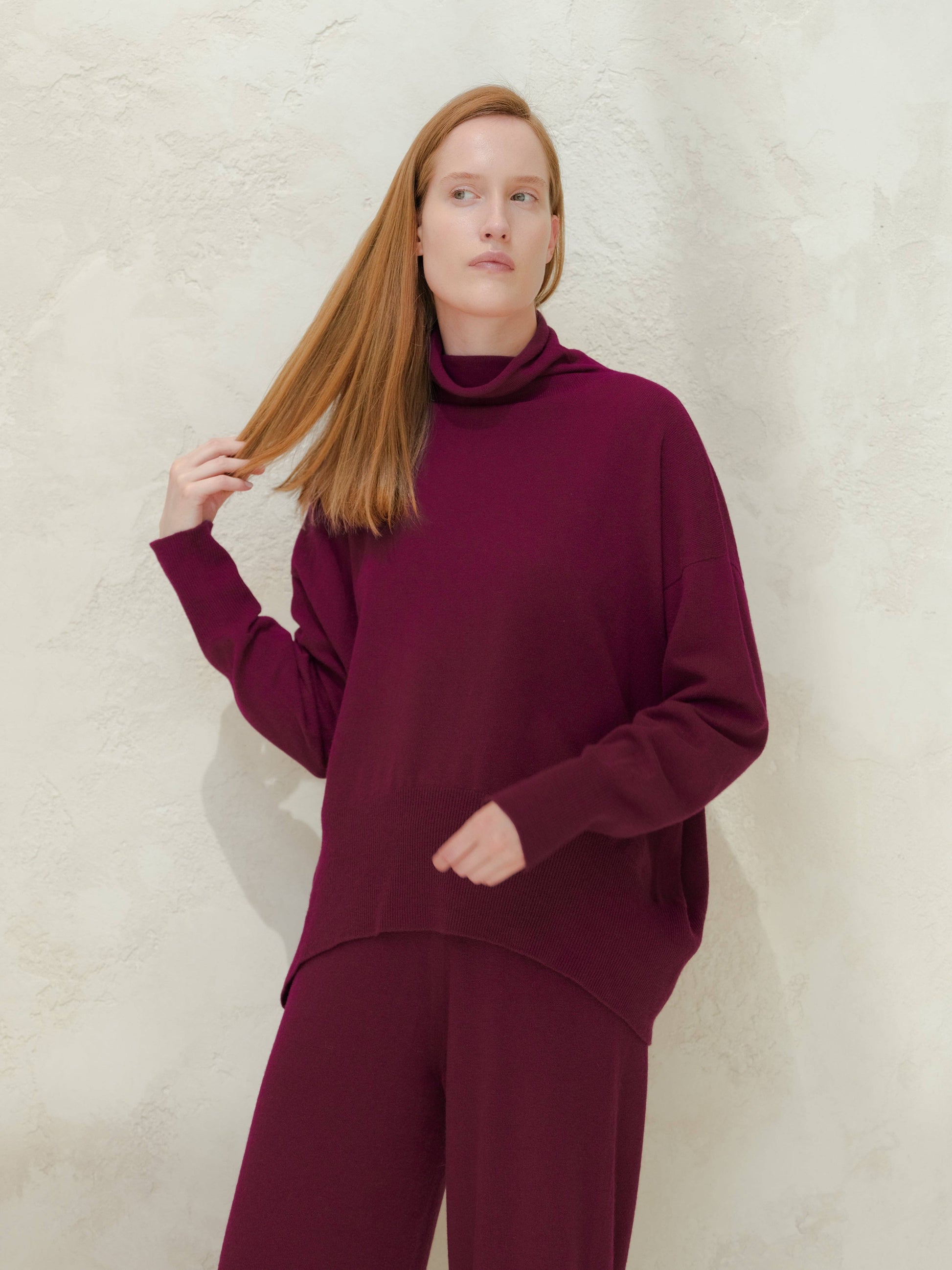 Maglione lungo dolcevita in misto cashmere con lavorazione 3D