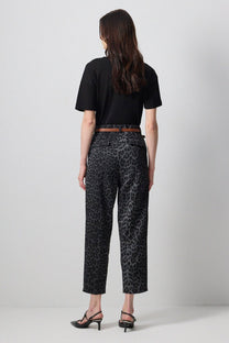 Pantaloni a carota animalier vita alta
