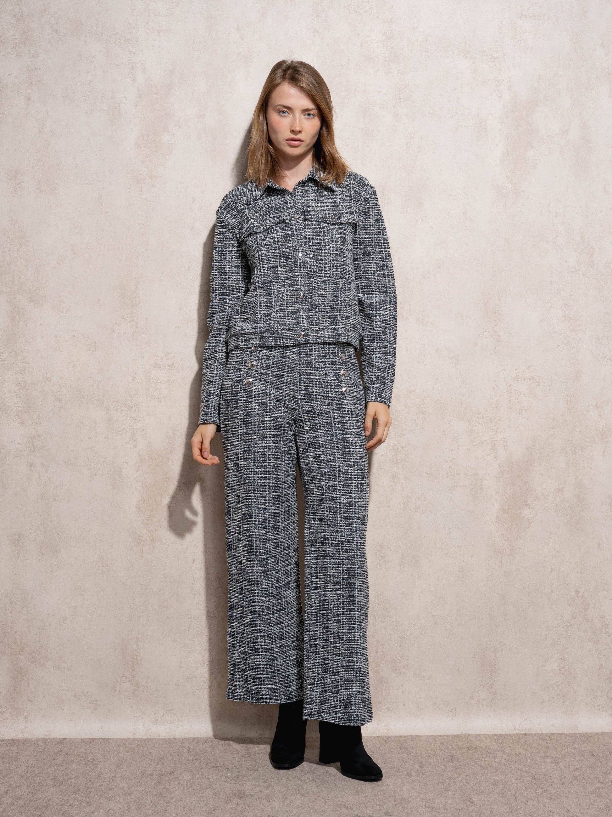 Giacca corta in tweed con bottoni
