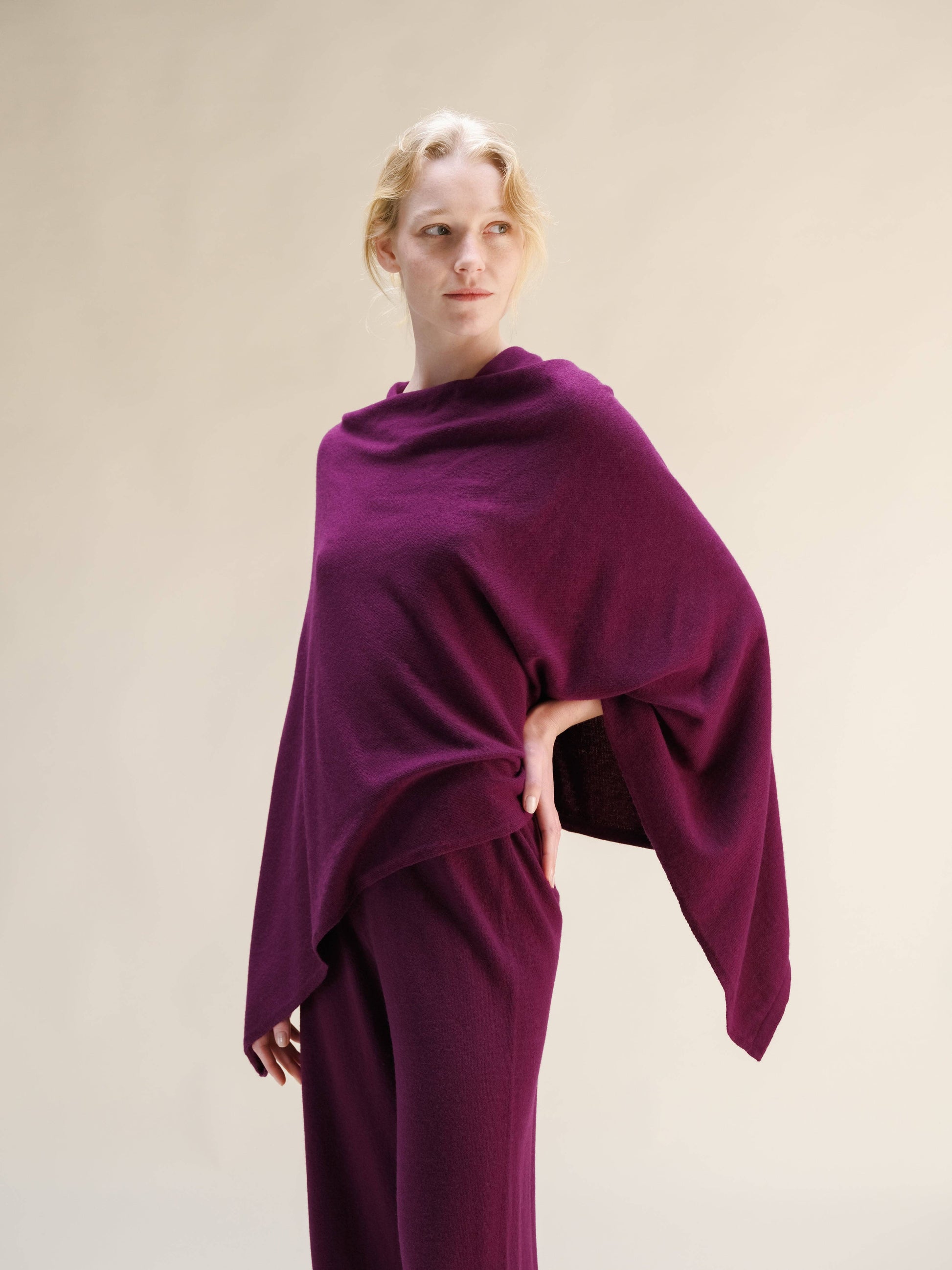 Poncho asimmetrico in misto cashmere