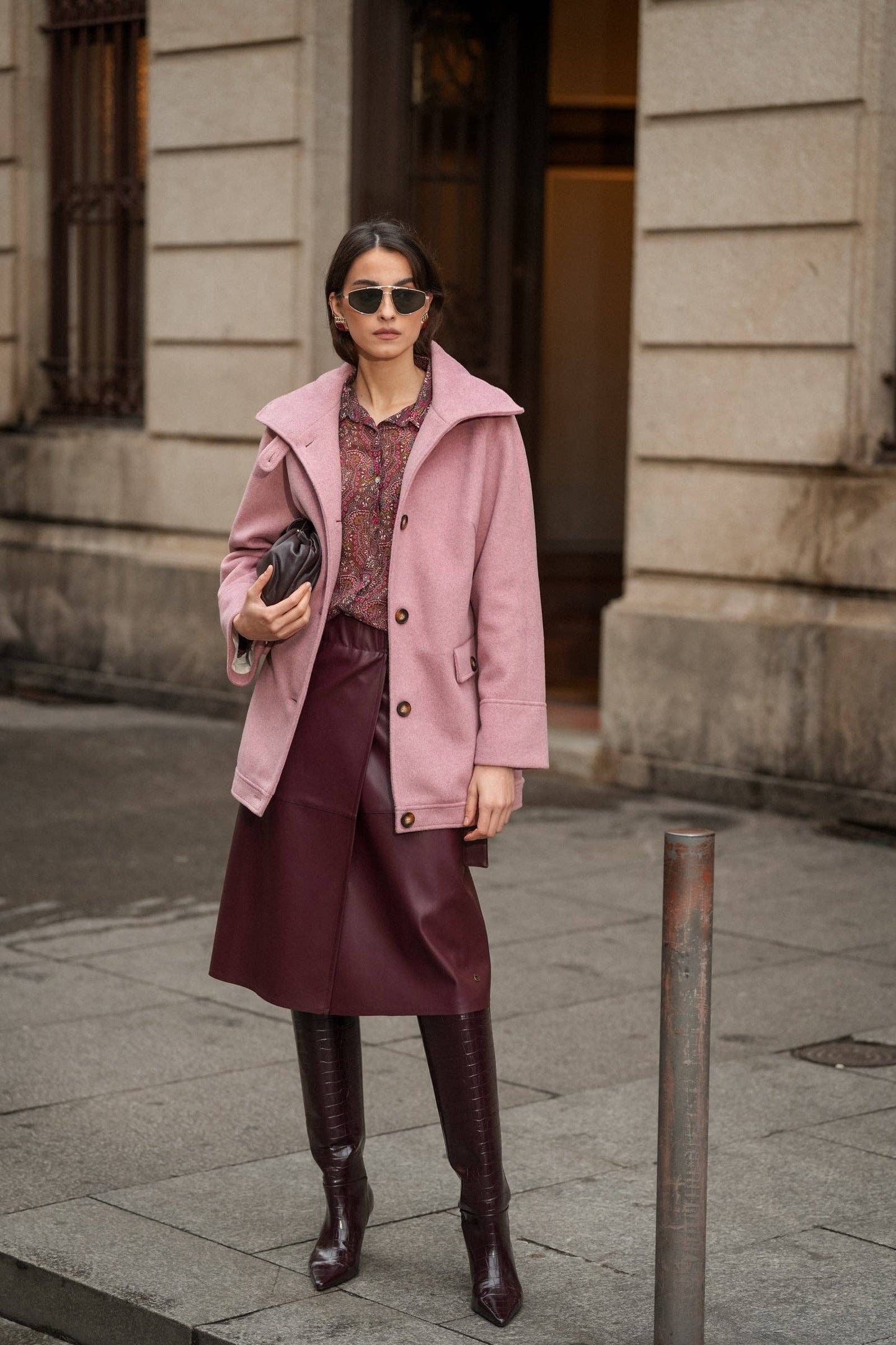 Cappotto corto in tessuto pesante con collo ampio